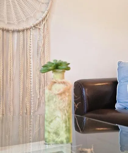 Charmantes Haeuschen Mit Garten Und Parkplatz شقة *