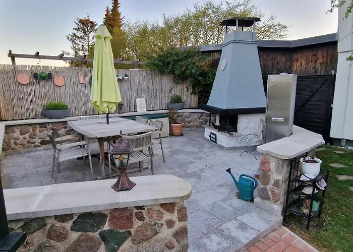 Charmantes Haeuschen Mit Garten Und Parkplatz شقة