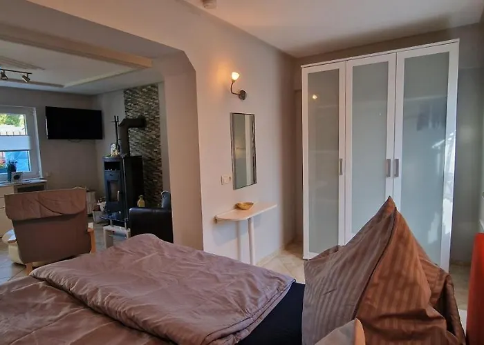 Charmantes Haeuschen Mit Garten Und Parkplatz شقة بولتينهاجين