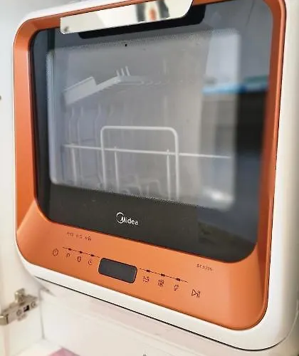 Charmantes Haeuschen Mit Garten Und Parkplatz شقة *